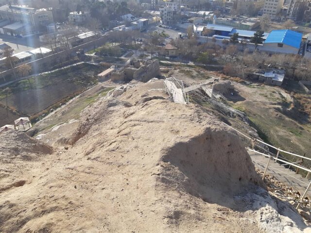 دژ رشکان از بالاترین نقطه‌ی این قلعه و تعبیه فضای ناایمن برای ورود گردشگران